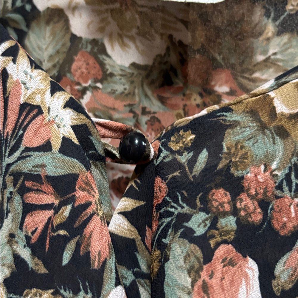 Floral Ruffle Blouse - Picture 3 of 6